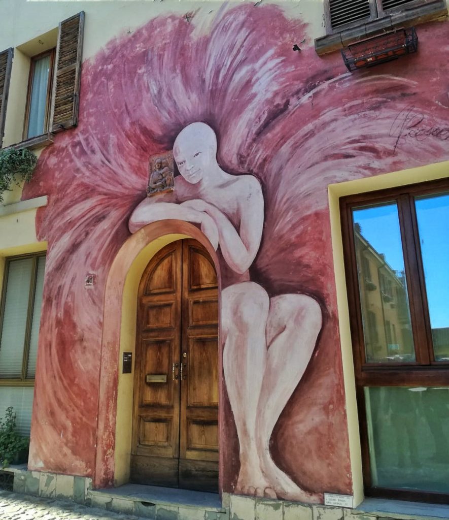 IL BORGO DI DOZZA, TRA MURALES E VINI DOCG