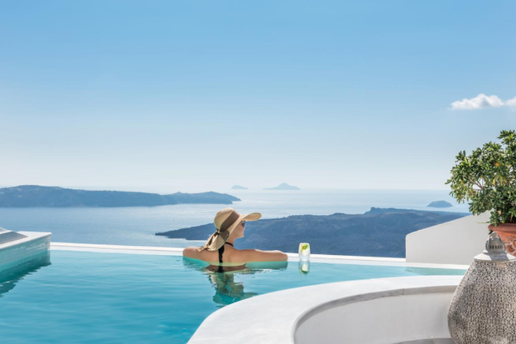 10 HOTEL A SANTORINI CON PISCINA PRIVATA IN CAMERA